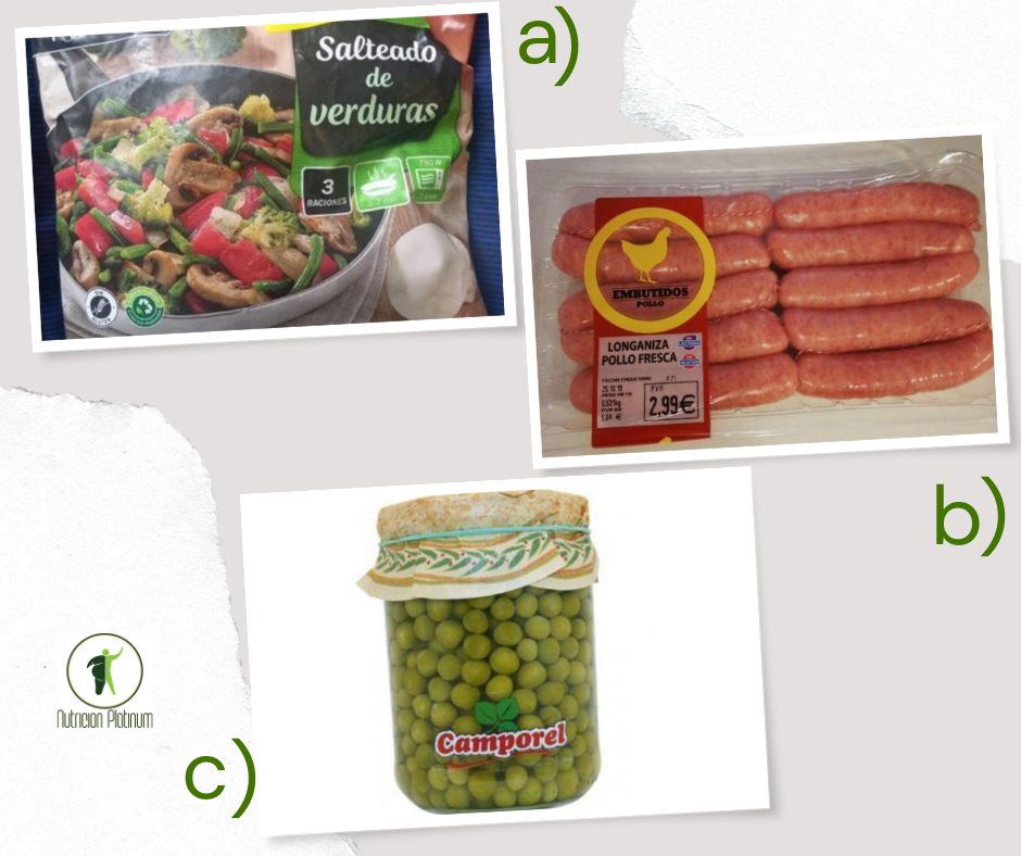 Salteado de verduras con salchichas de pollo y guisantes.